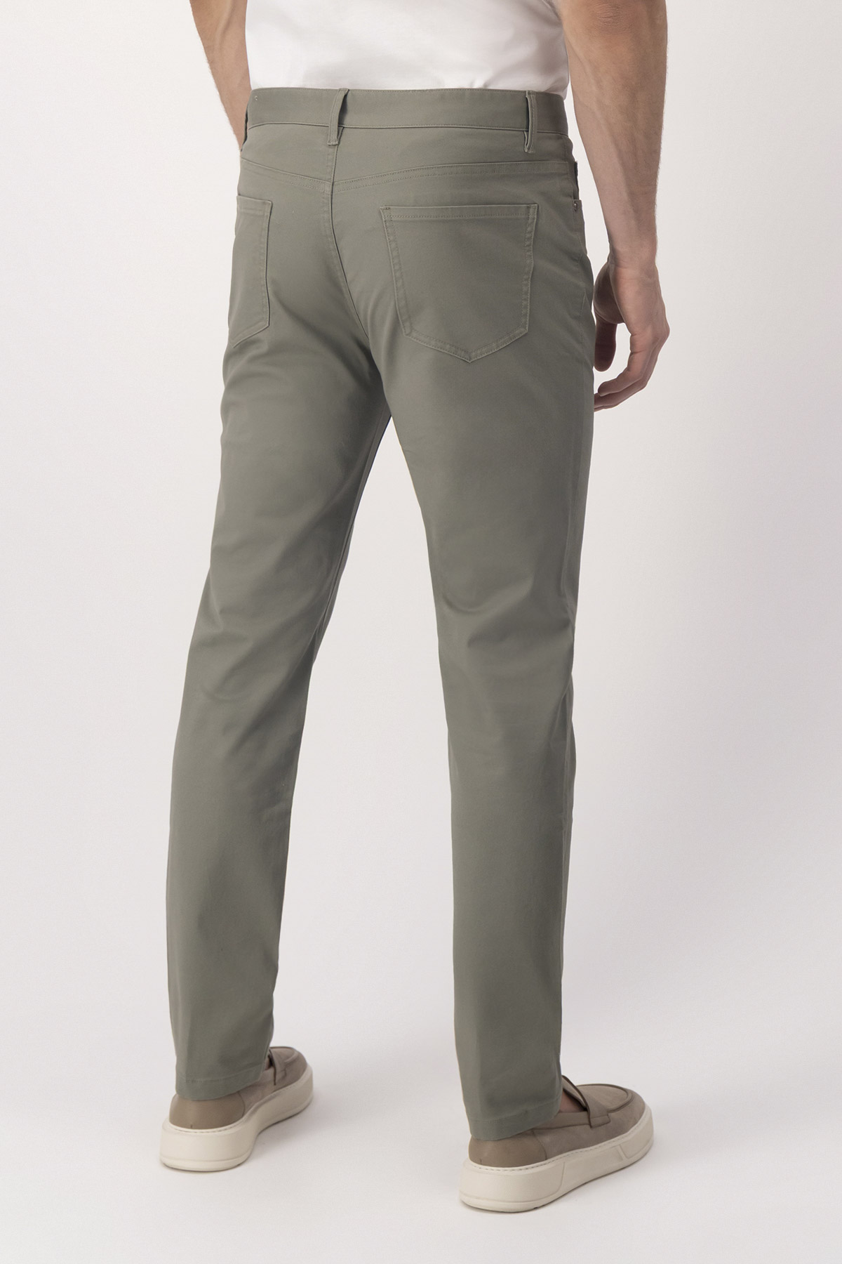 Pantalón Chino Contemporary Fit image number 1