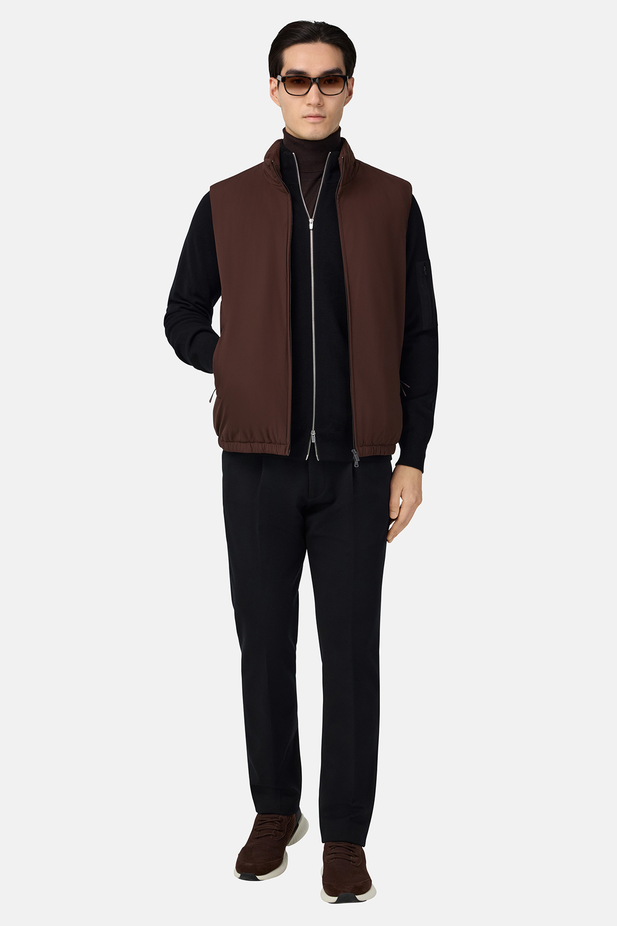 Chaleco En Tejido Técnico Regular Fit image number 3