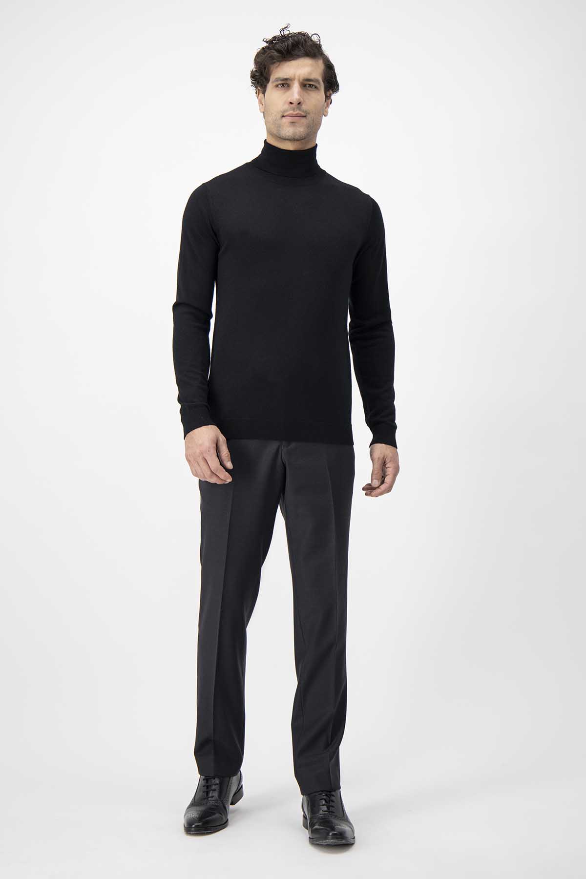 SUETER CUELLO ALTO DE LANA MERINO CALDERONI COLOR NEGRO CONTEMPORARY FIT image number 4