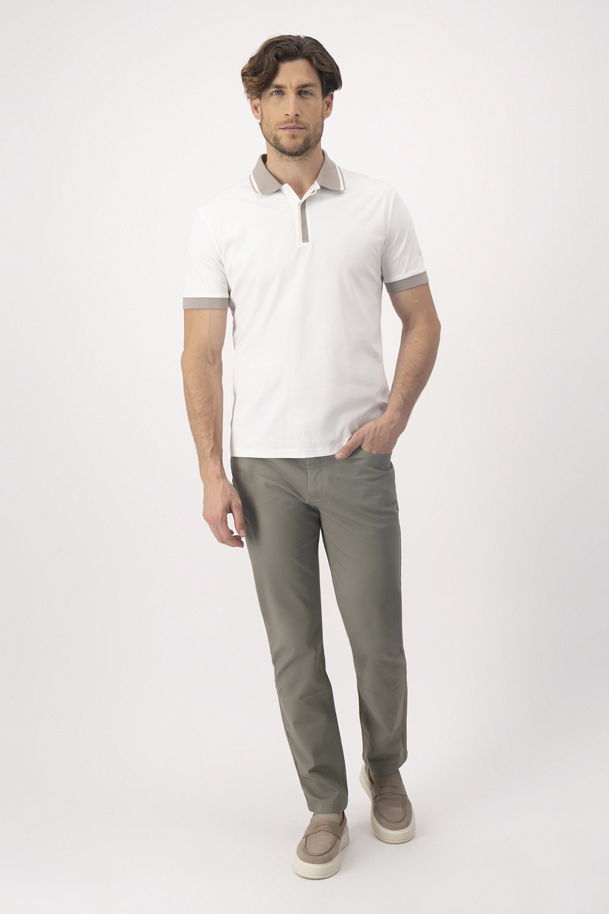 Pantalón Chino Contemporary Fit image number 2