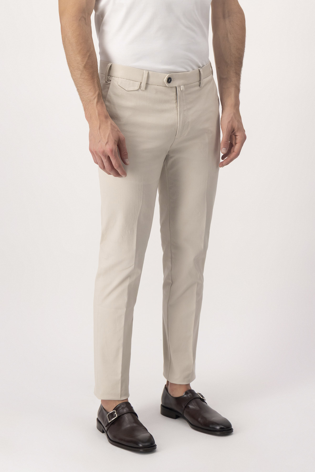 Pantalón Chino Contemporary Fit image number 0