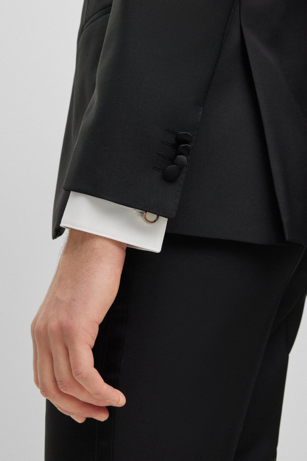 ESMOQUIN SLIM FIT EN LANA VIRGEN ITALIANA Y MOHAIR image number 4