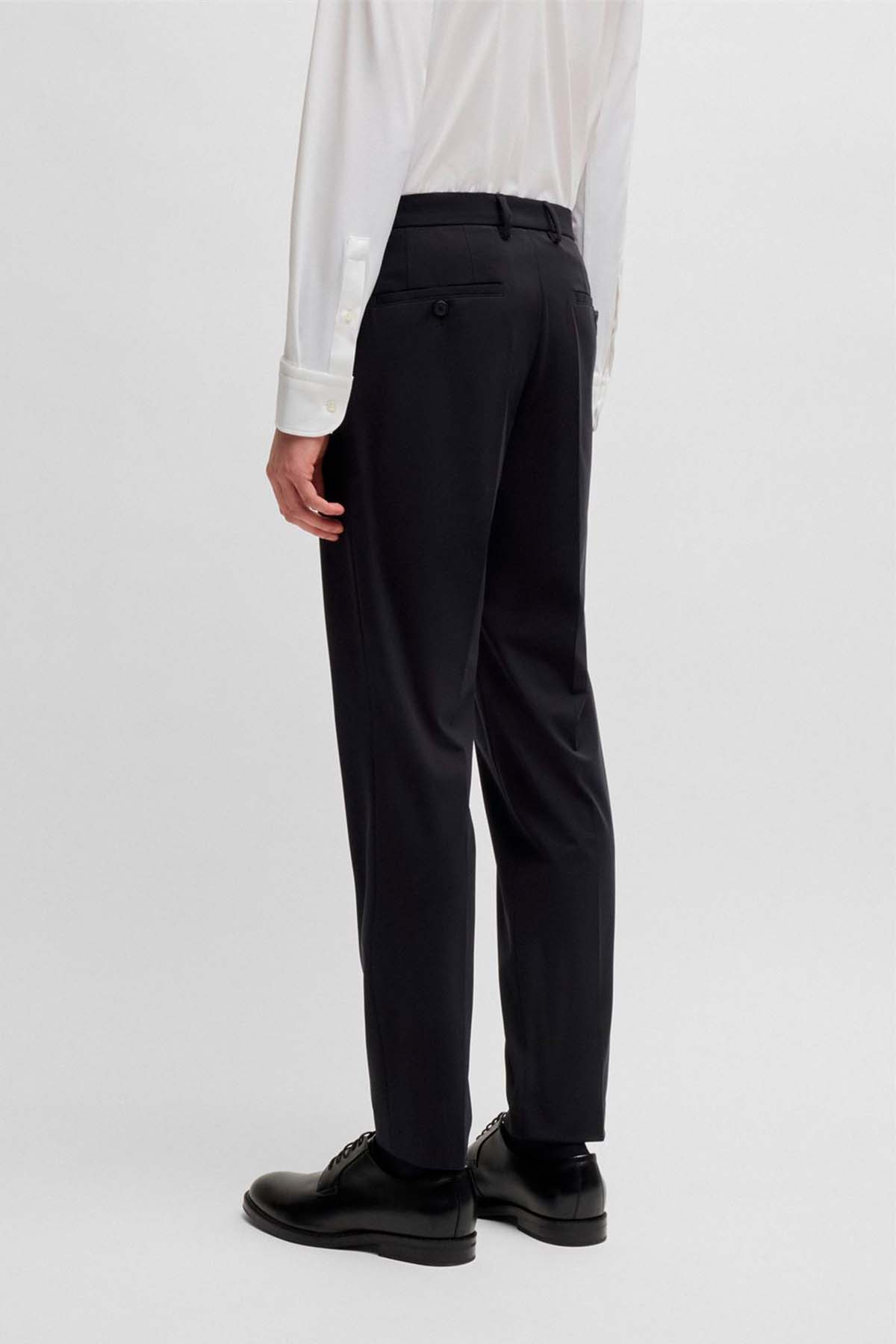 Pantalones slim fit de punto elástico técnico image number 1