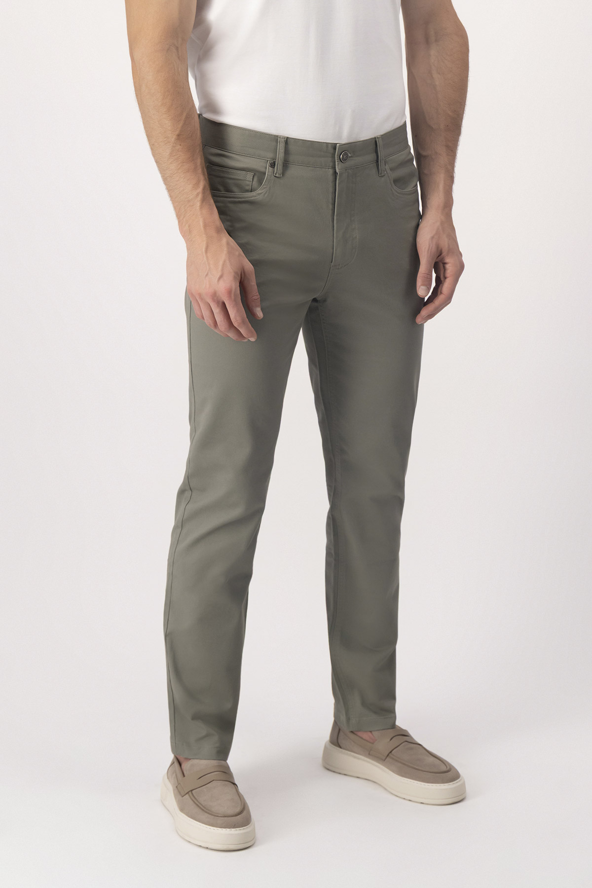 Pantalón Chino Contemporary Fit image number 0