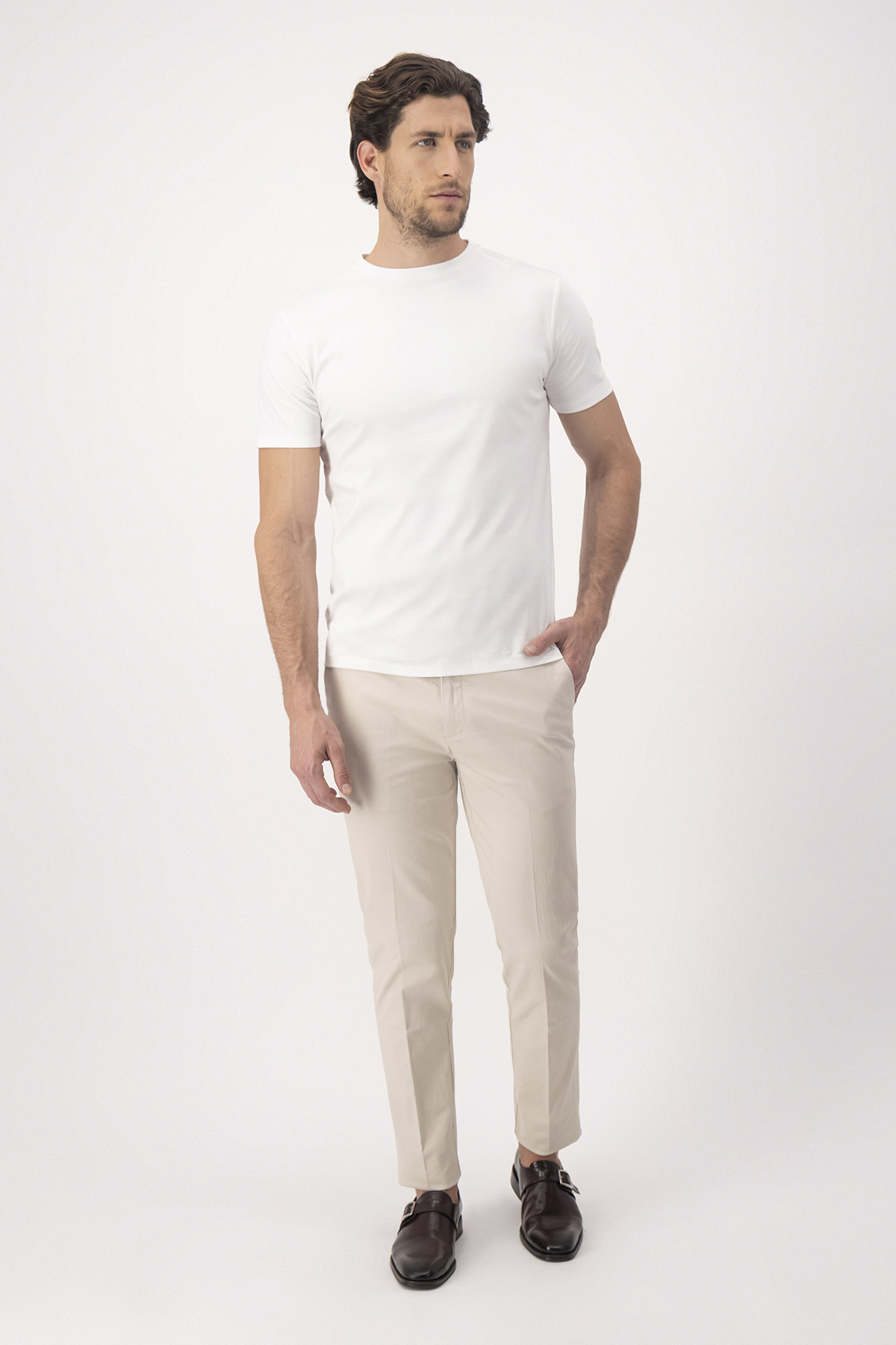 Pantalón Chino Contemporary Fit image number 2