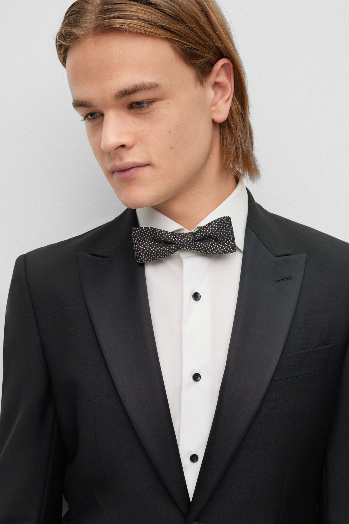 ESMOQUIN SLIM FIT EN LANA VIRGEN ITALIANA Y MOHAIR image number 2