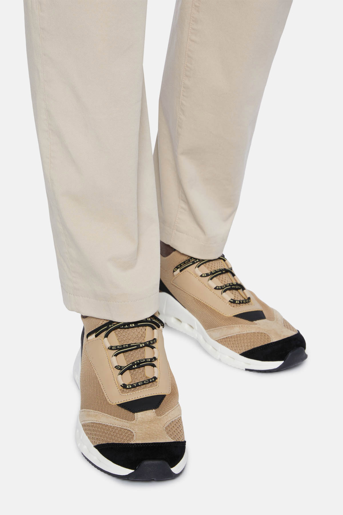 TENIS BOGGI BEIGE image number 3