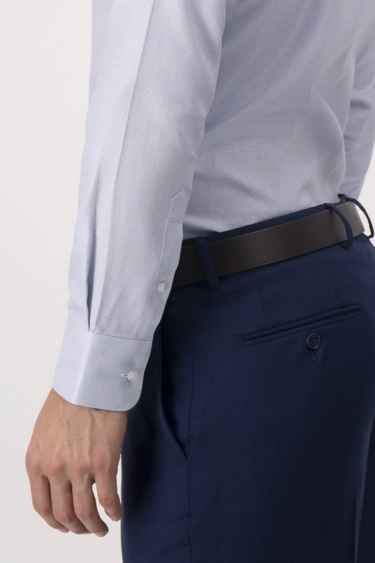 CAMISA FORMAL NON IRON AZUL CONTEMPORARY FIT image number 4