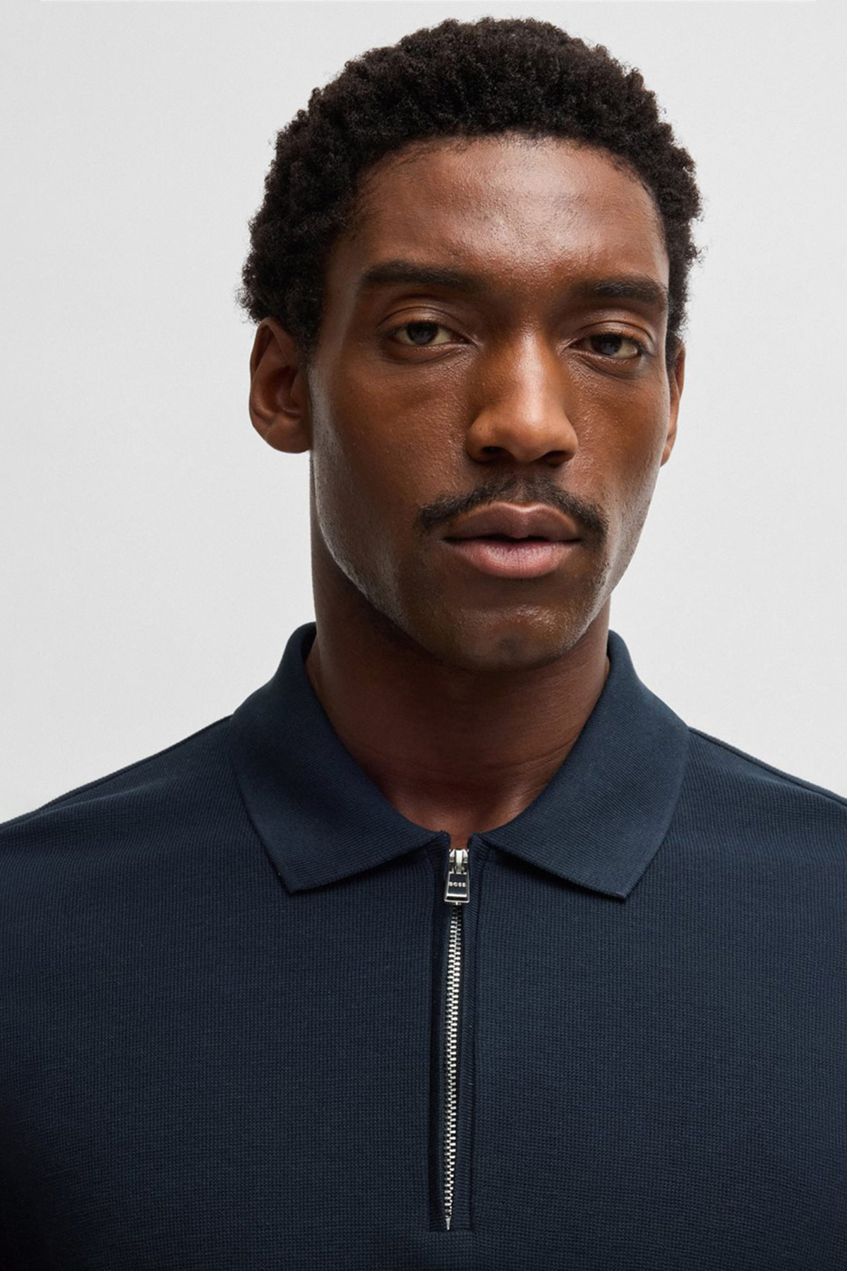 Polo De Punto Con Cuello Con Cremallera Y Estructura De Rejilla