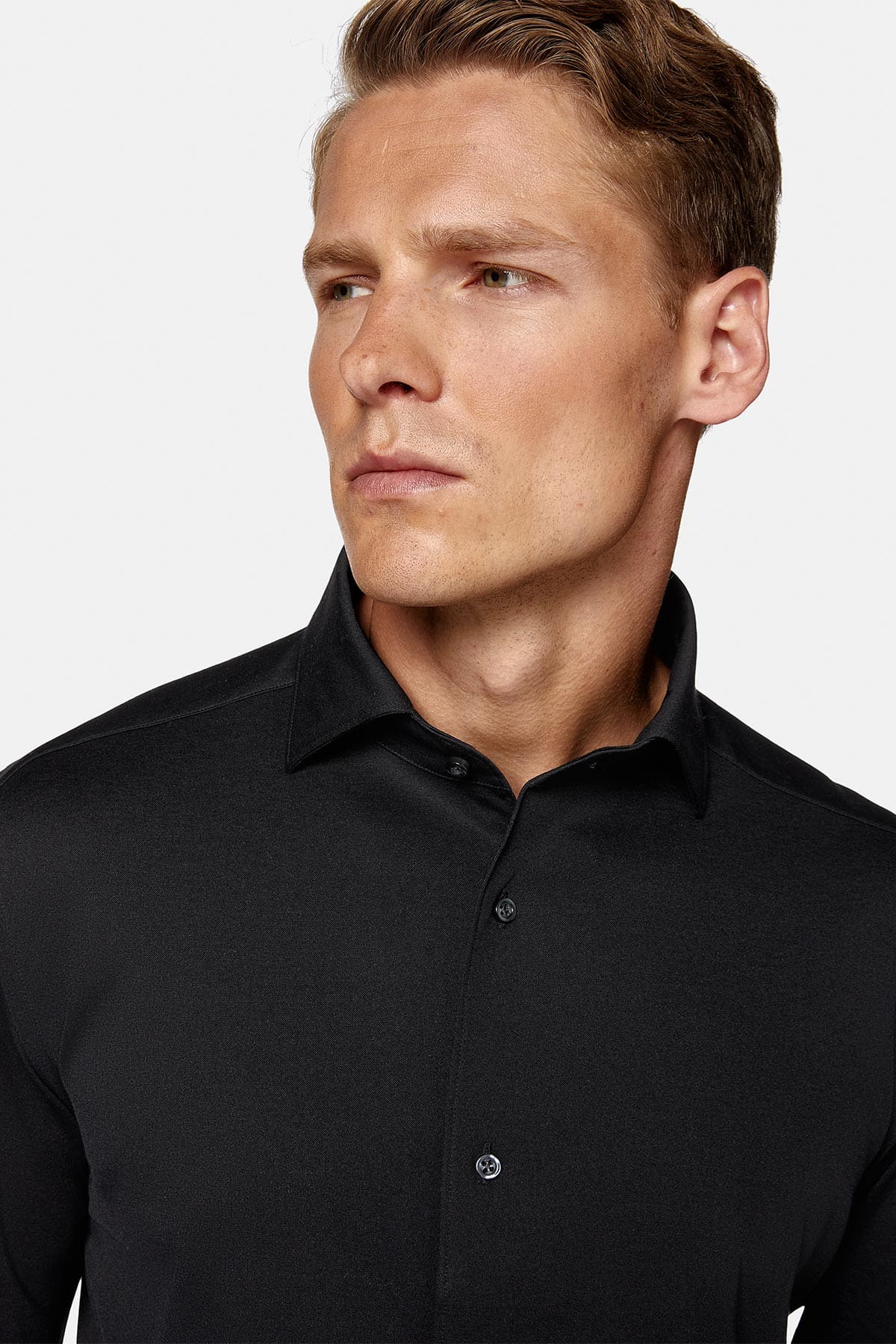CAMISA CASUAL NEGRA REGULAR FIT image number 2