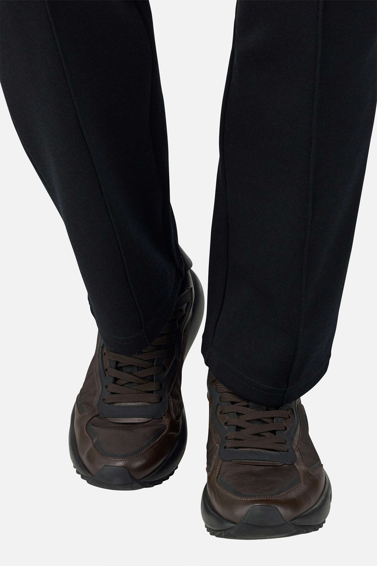 Tenis Trail En Piel y Cordura Técnica image number 1