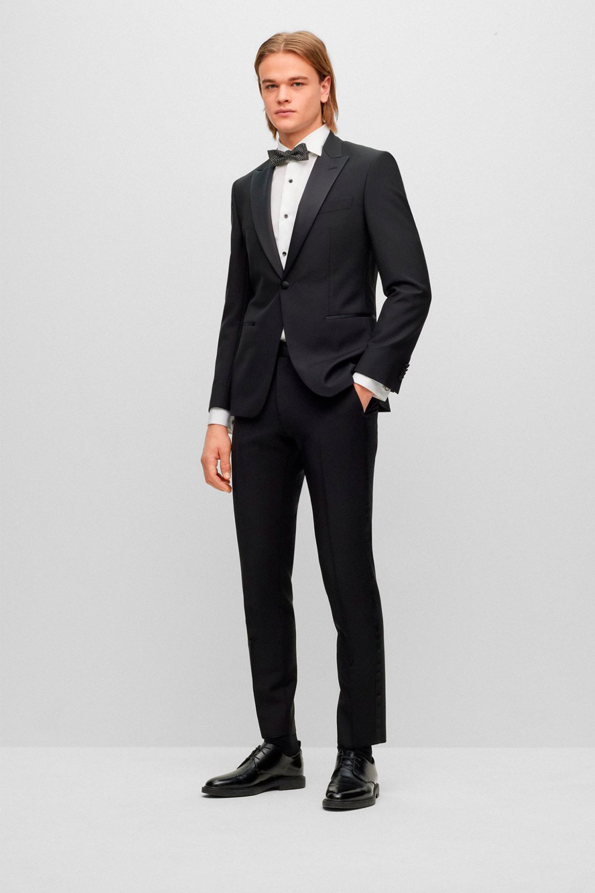 ESMOQUIN SLIM FIT EN LANA VIRGEN ITALIANA Y MOHAIR image number 0