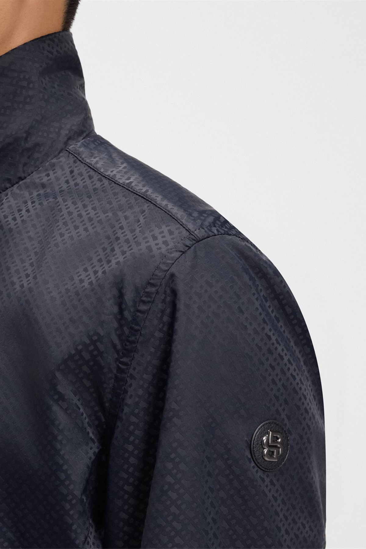 Cazadora Repelente Al Agua Con Jacquard De Monogramas