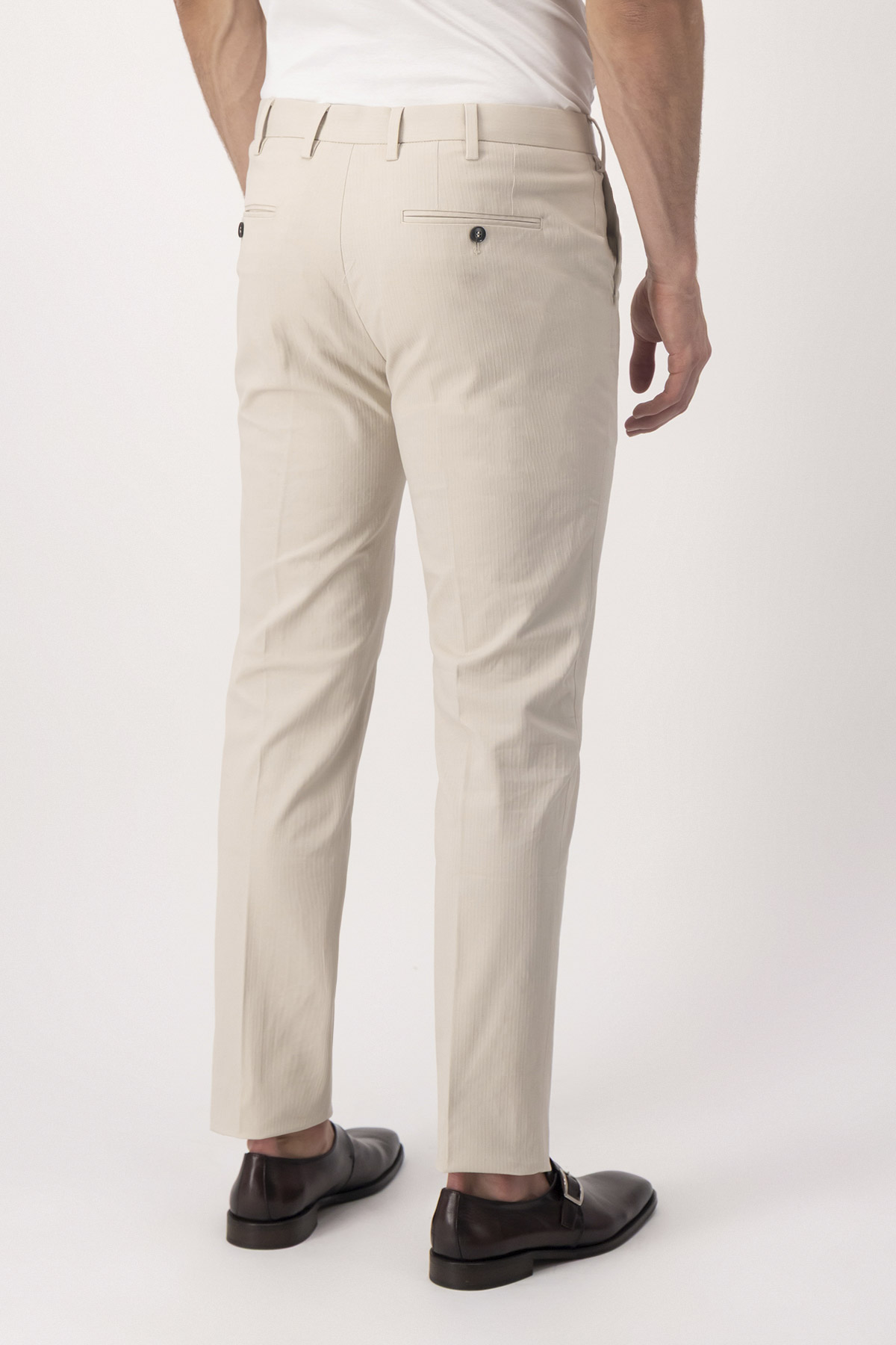 Pantalón Chino Contemporary Fit image number 1