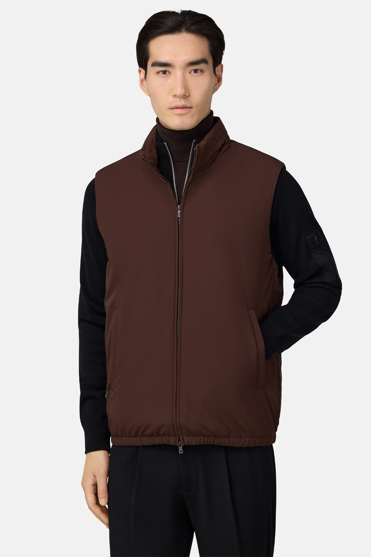 Chaleco En Tejido Técnico Regular Fit image number 0