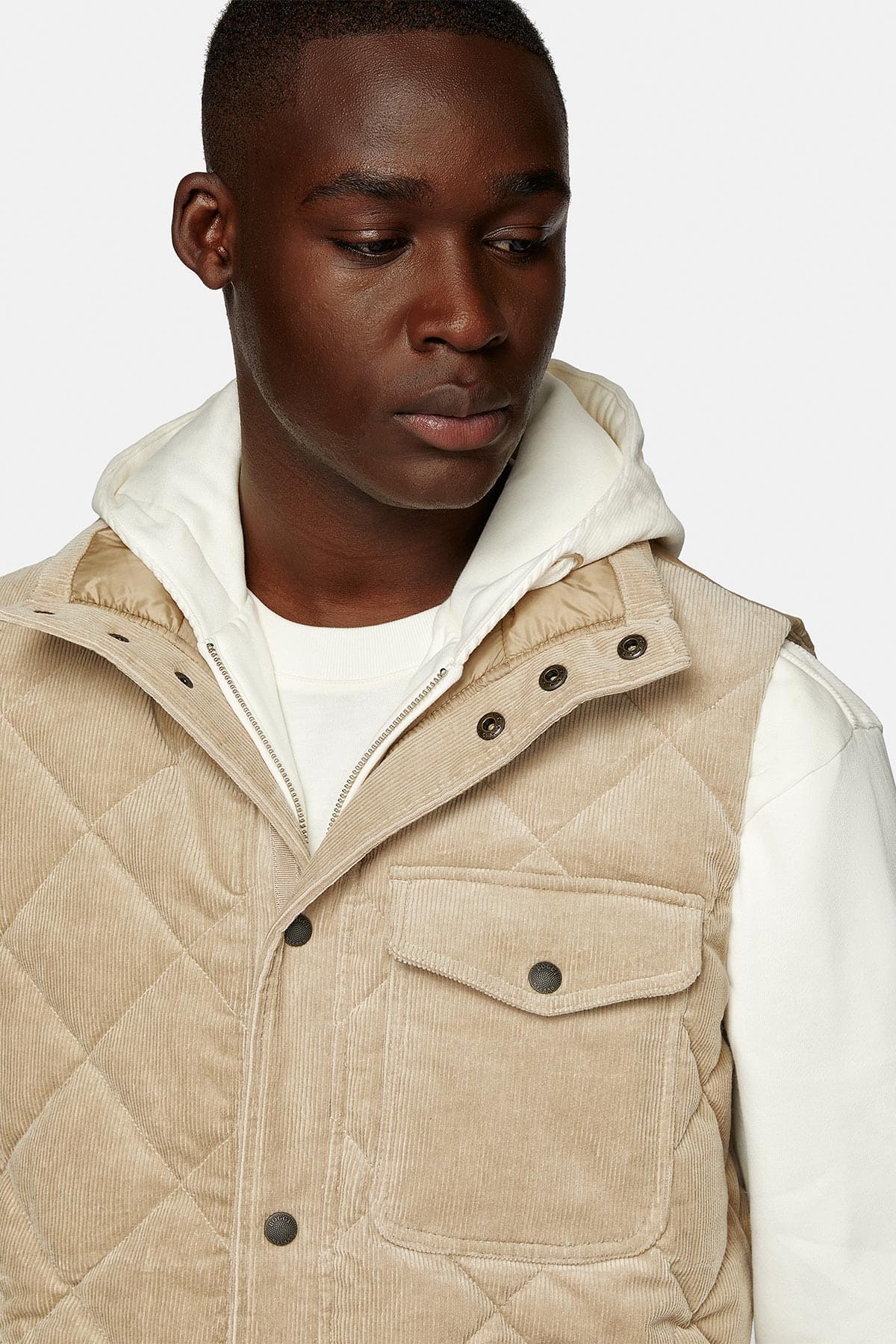 CHALECO BEIGE REGULAR FIT image number 2